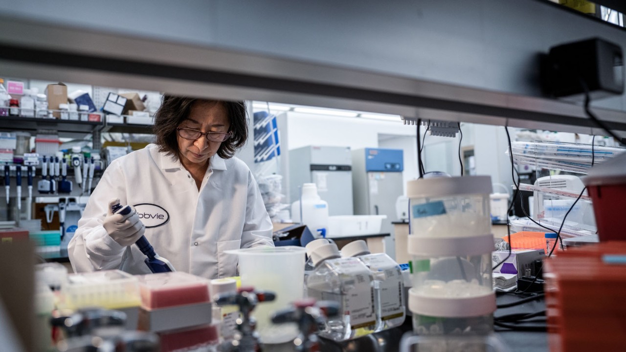 woman scientist in lab